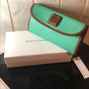 🔥🔥 NWT🔥🔥 Dooney & Bourke Clutch Wallet
